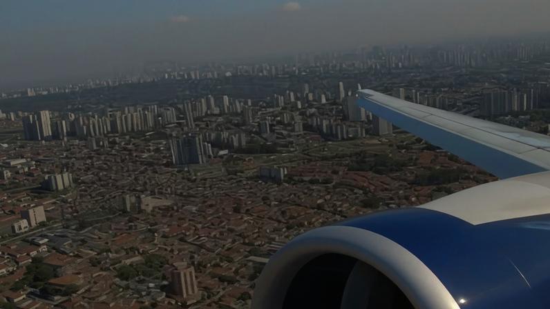 Flightradar mostra aproximação das duas aeronaves no aeroporto de Congonhas. — Foto: Reprodução/Redes Sociais