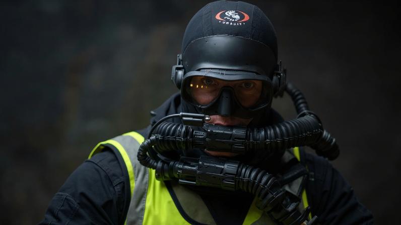 Equipe finlandesa especializada em resgates submarinos passou três horas em uma caverna profunda no atol de Vaavu, em uma operação considerada de alto risco.