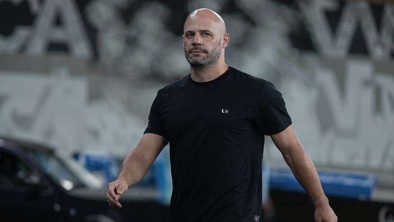 Franclim Carvalho, tecnico do Botafogo, na partida contra o Independiente Petrolero, na Copa Sul-Americana