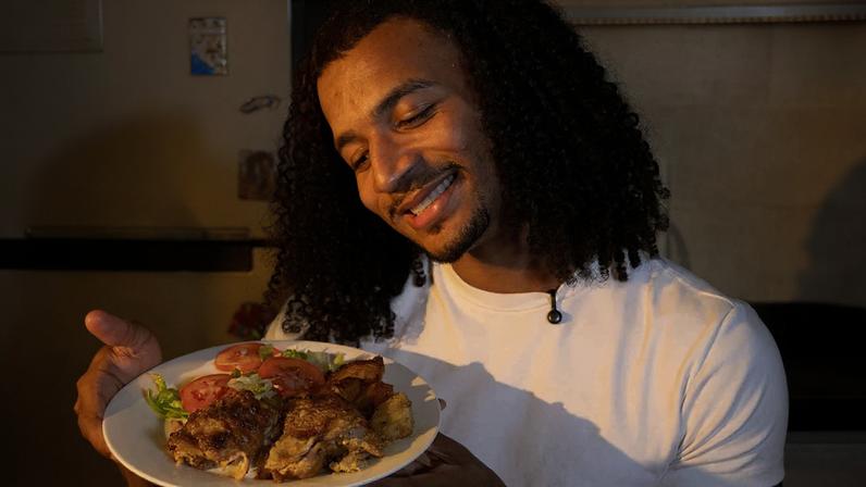 Frango assado com batatas douradas: receita fácil do Tet Trem — Foto: Arquivo Pessoal