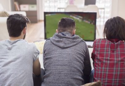 Pesquisa indica torcedor pagará 32% a mais por produtos na Copa