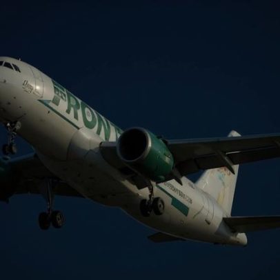 Jato da Frontier atinge pedestre na pista de Denver, diz aeroporto