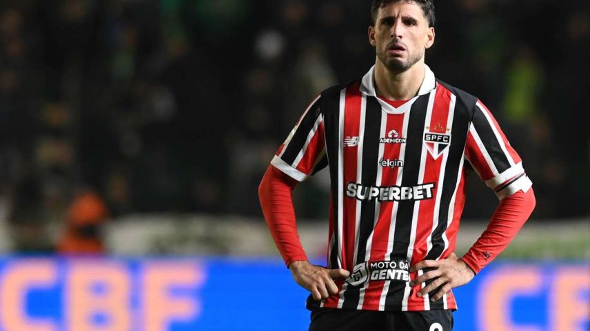Calleri em derrota do São Paulo para o Juventude
