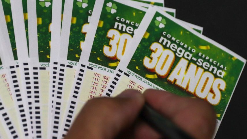 O sorteio do concurso especial da Mega-Sena 30 anos será no próximo domingo, 24 de maio de 2026. A Caixa Econômica Federal elevou a estimativa do prêmio para R$ 300 milhões — Foto: Cesar ConventiI/Fotoarena/Estadão Conteúdo