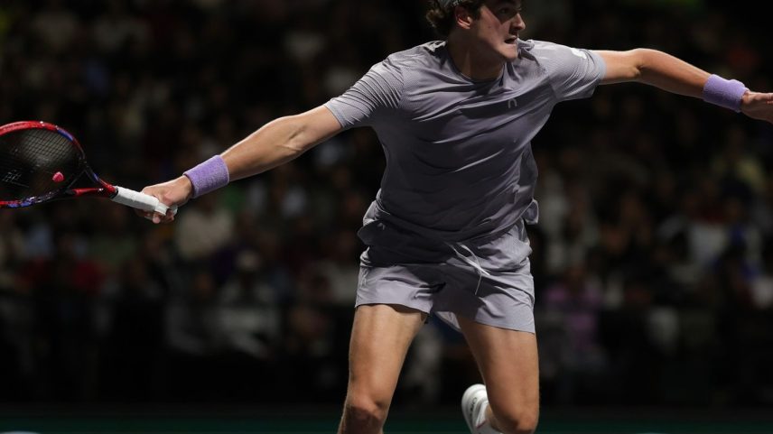 Paris, 28/10/2025 - Tenista João Fonseca durante partida de estreia no Marters 1000 de ParisFoto: RolexPMasters/X