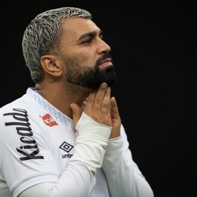 Gabigol fica à disposição no Santos com números discretos no gramado sintético