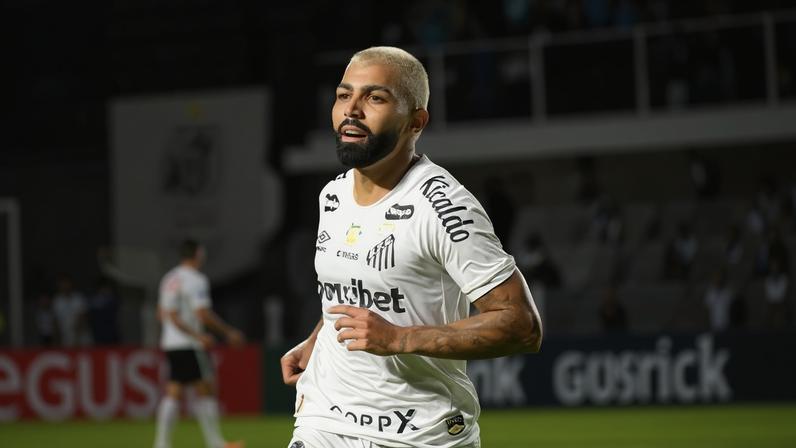 Gabigol o segundo gol do Santos diante do San Lorenzo, na Vila Belmiro