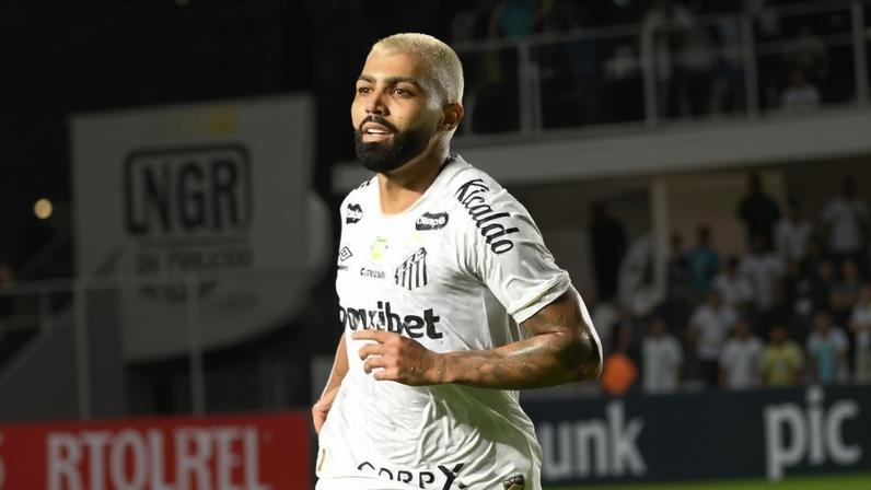 Gabigol o segundo gol do Santos diante do San Lorenzo, na Vila Belmiro