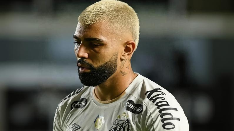 Gabigol se lamenta após derrota do Santos para o San Lorenzo na Sul-Americana