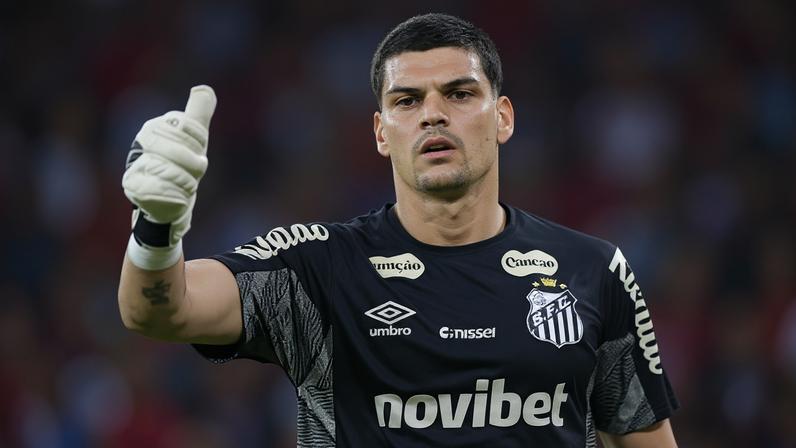 Gabriel Brazão em ação contra o Flamengo no Maracanã pelo Brasileirão