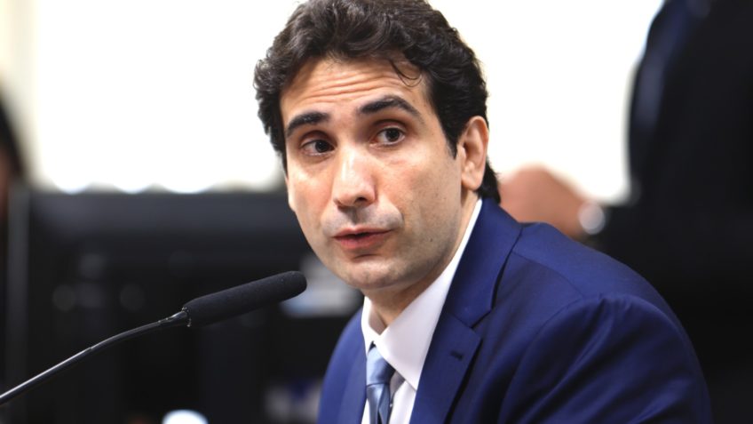 Galípolo passa mal e cancela ida a audiência sobre o Master no Senado