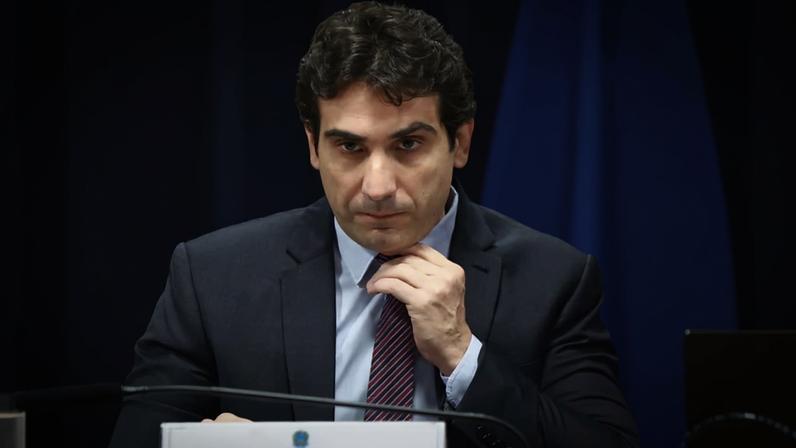 Gabriel Galípolo, participar da reunião da Comissão de Assuntos Econômicos (CAE), no senado federal