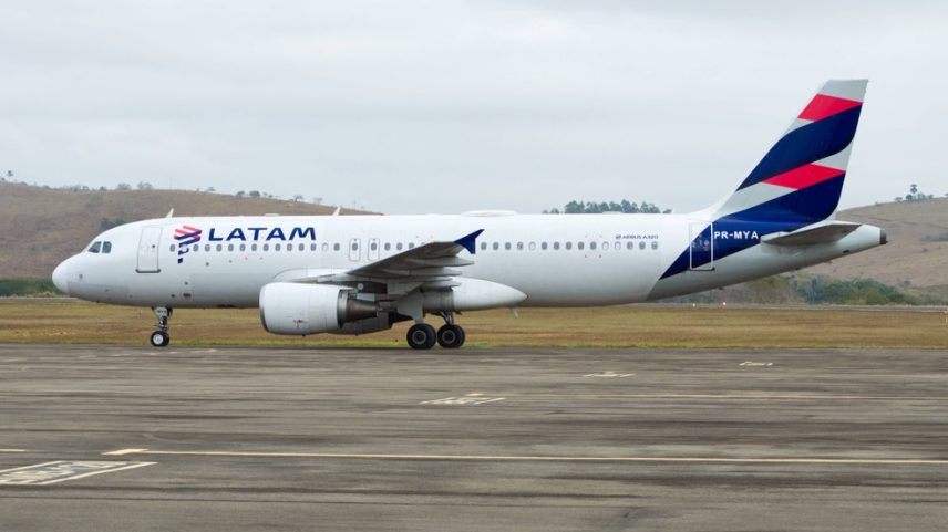 Avião da Latam — Foto: Gabriel Magacho/Divulgação Aeroporto da Zona da Mata