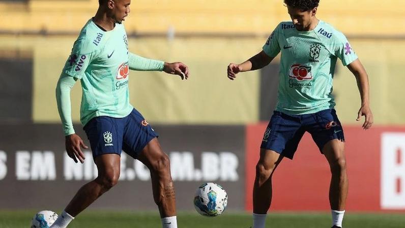 Gabriel Magalhães e Marquinhos durante treino da seleção brasileira.