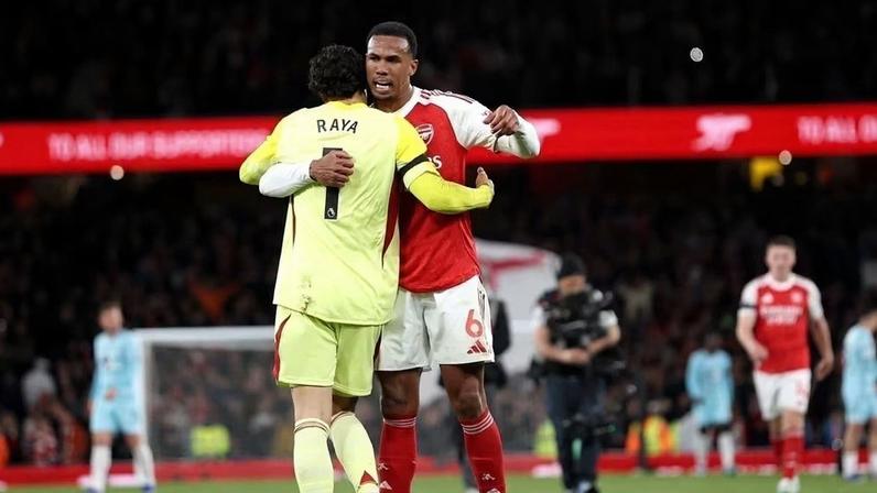 Gabriel Magalhães comemora gol do Arsenal