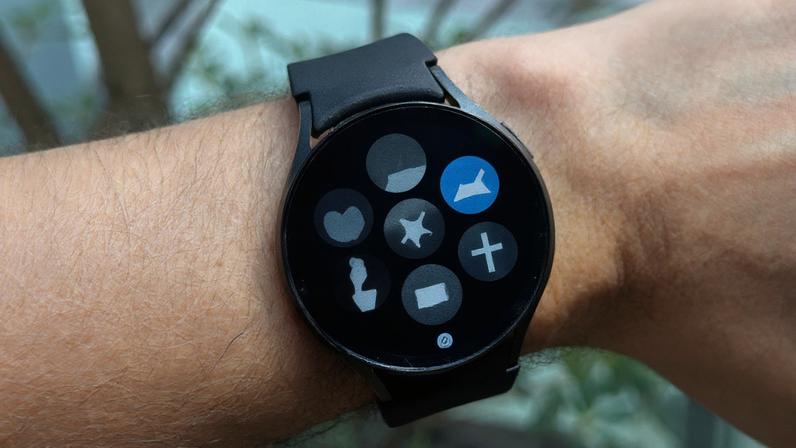 Galaxy Watch Ultra agora também vem em azul (foto: Thássius Veloso/Tecnoblog)