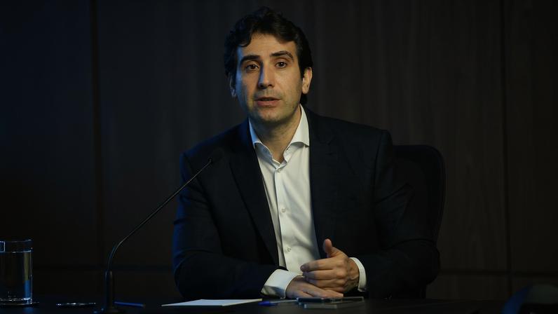 Imagem colorida do presidente do Banco Central, Gabriel Galípolo