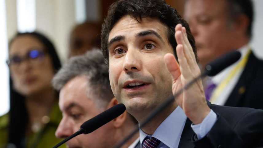 O presidente do Banco Central (BC), Gabriel Galípolo, fala em reunião da Comissão de Assuntos Econômicos (CAE) do Senado, no Congresso Nacional, em Brasília (DF)