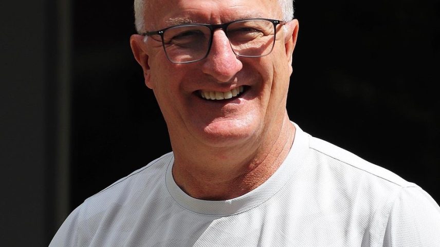 Dorival Junior aparece sorridente em reapresentação do São Paulo — Foto: Divulgação
