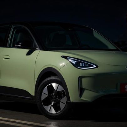 Geely EX2 volta a ter fila de espera; prazo pode chegar a 90 dias
