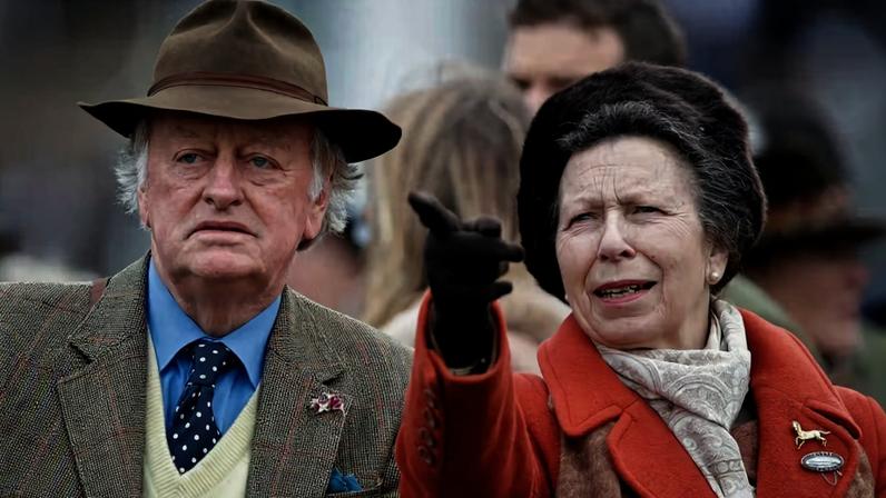 Andrew Parker Bowles e a Princesa Anne no Festival de Cheltenham, em março de 2020 — Foto: Getty Images