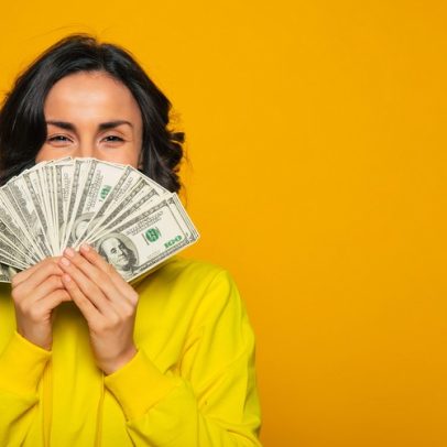 Dólar abre em queda, cai para R$4,88