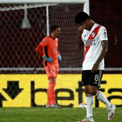 Carrascal tem expulsões desde River e gols e vermelhos iguais pelo Flamengo