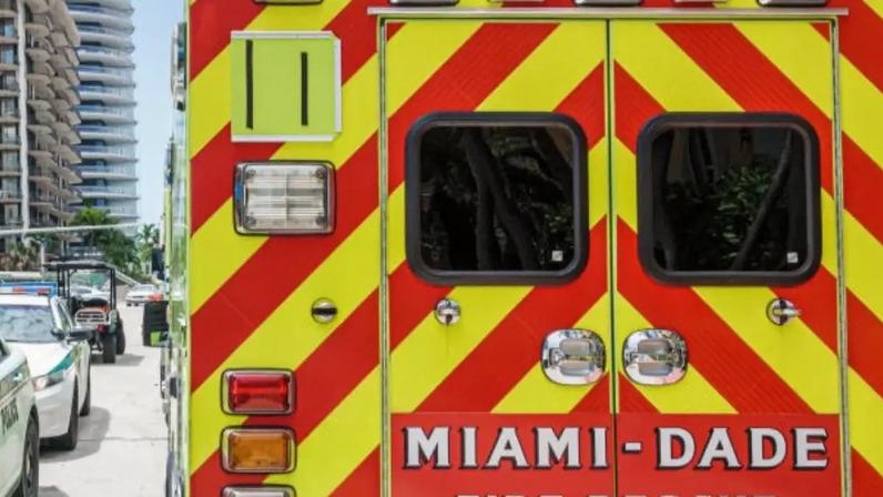 Carro da equipe de resgate de Miami