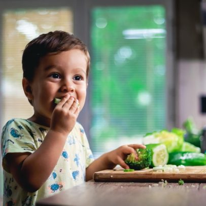 Estudo aponta que crianças lembram sabores do ventre e podem gostar de vegetais