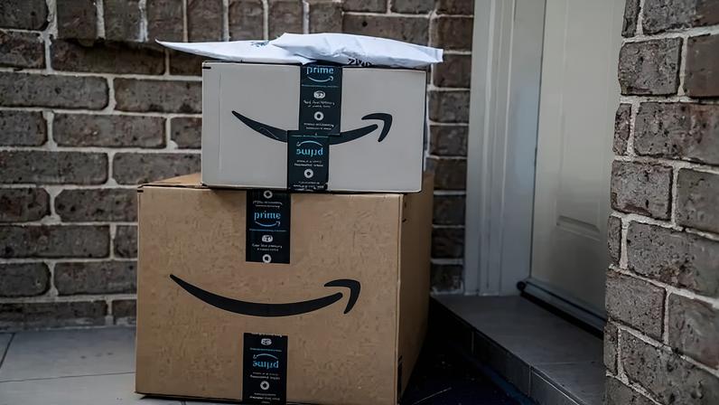 Caixas de encomendas da Amazon.