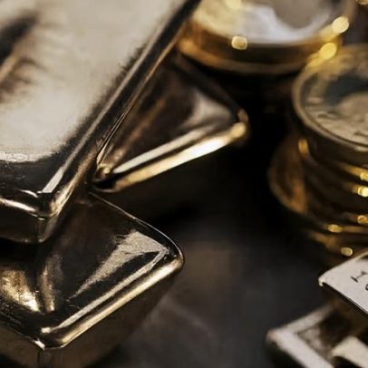 Ouro recua na semana por temores de alta de juros
