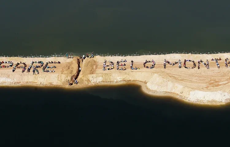 Protesto contra a construção de Belo Monte no rio Xingu: comunidades resistem há mais de uma década (Mario Tama/Getty Images)