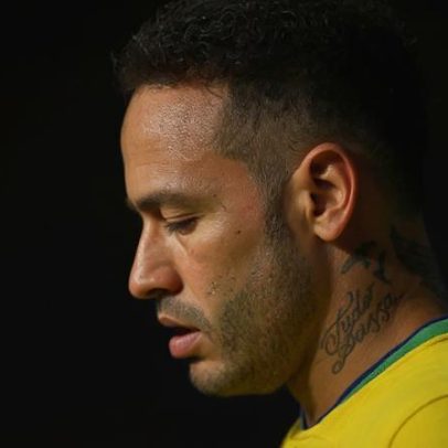 Neymar fica fora da seleção por três semanas devido à contusão