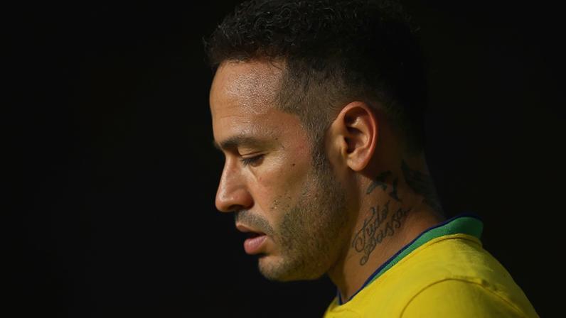 Neymar se apresentou lesionado na Seleção