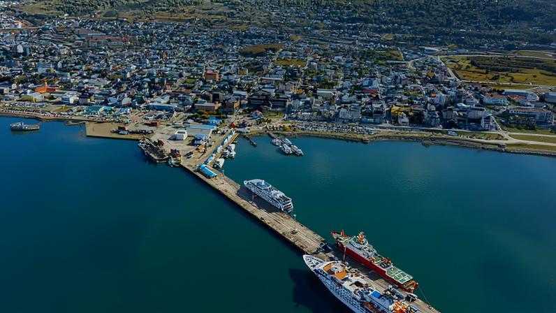 Porto de Ushuaia, na Terra do Fogo, Argentina, de onde zarpou o navio de cruzeiro MV Hondius