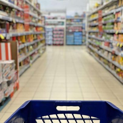 Ovos, arroz e frutas ficam mais baratos; veja como economizar