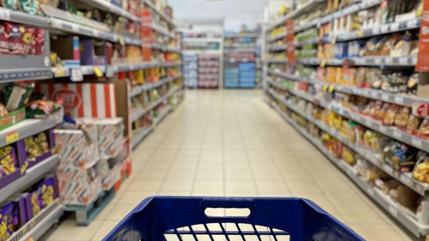 Supermercado terá que pagar em dobro pelo trabalho de mulheres aos domingos