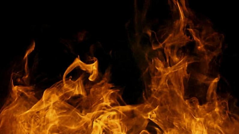 Na Toscana, Itália, fogo de grandes proporções forçou a evacuação de cerca de 3 mil pessoas