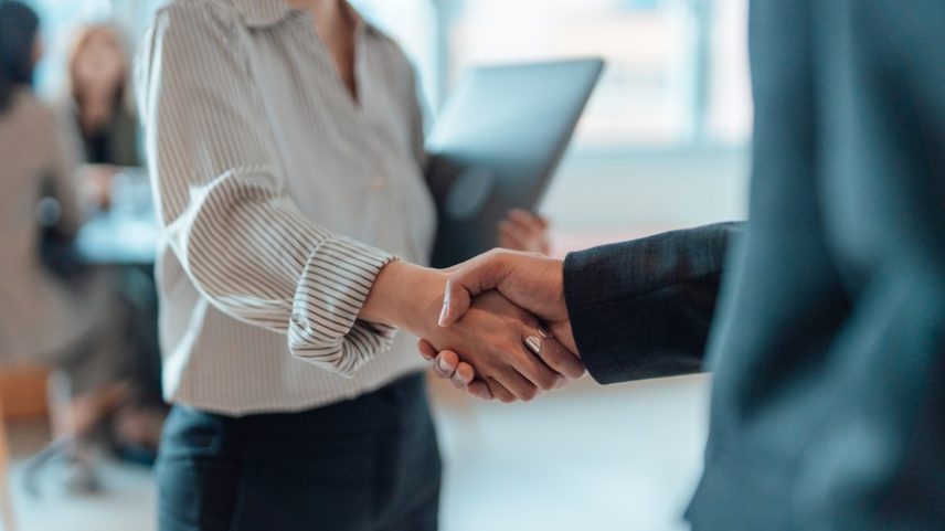 Avanço de práticas de governança e transparência tem levado empresas a estruturar melhor seus relatórios de sustentabilidade e compromissos ESG.