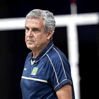Zé Roberto explica convocação de jogadoras para seleções A e B