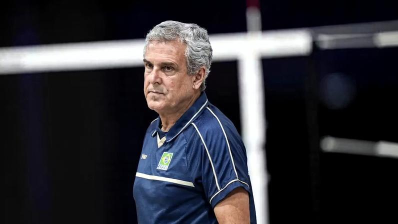 Zé Roberto Guimarães dividirá convocadas em seleções A e B — Foto: Beyza Comert/Anadolu via Getty Images