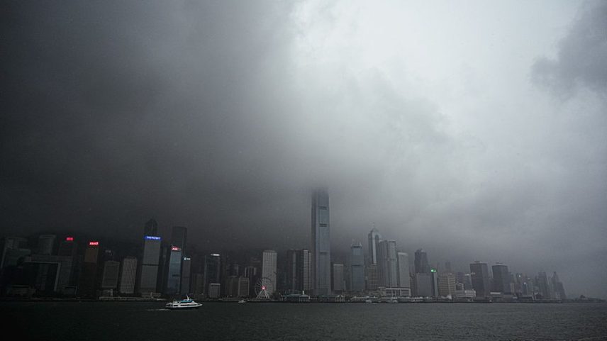 visão geral da ilha de Hong Kong sob ventos fortes e chuva pesada neste início de agosto