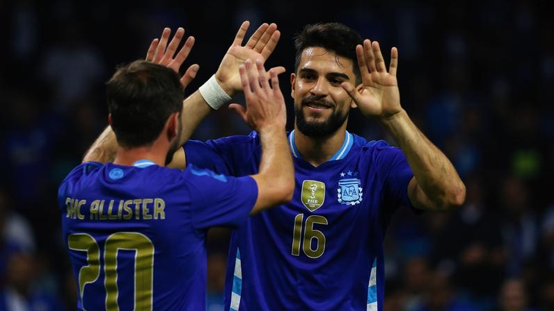 Flaco López em ação com a camisa da seleção da Argentina — Foto: Carmen Mandato/Getty Images
