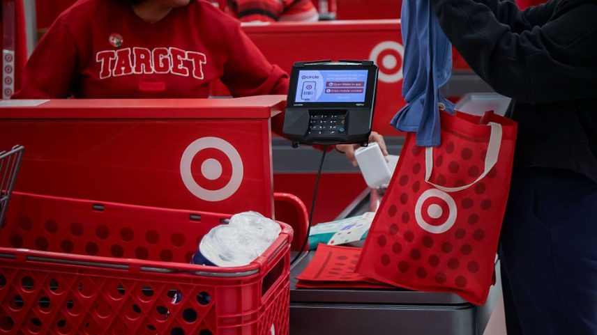Vendedores serão avaliados por nível de simpatia em seus atendimentos na Target, nos Estados Unidos — Foto: Michael Nagle/Bloomberg via Getty Images