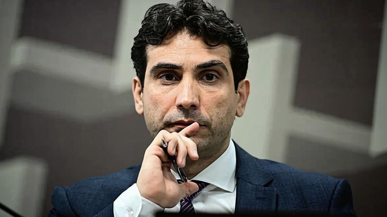 Galípolo afirmou que fundos de pensão são geridos por investidores profissionais, o que foge do foco do seguro oferecido pelo FGC.