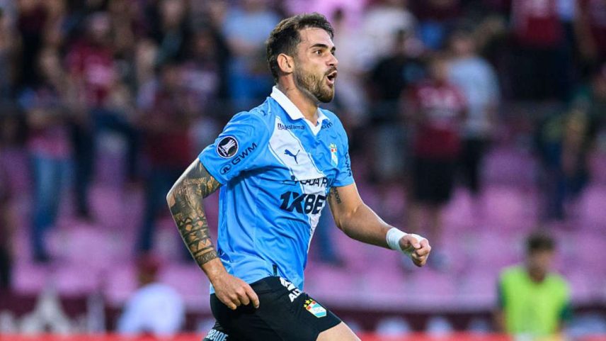 Felipe Vizeu comemora gol pelo Sporting Cristal
