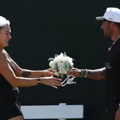 Sabalenka treina com uniforme do Brasil em Roland Garros