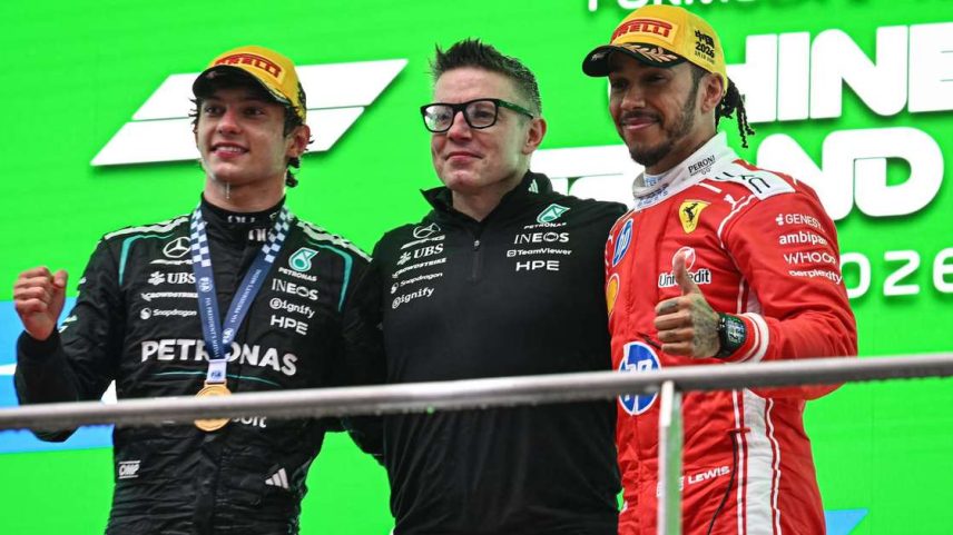 Lewis Hamilton durante pódio no Grande Prêmio da China