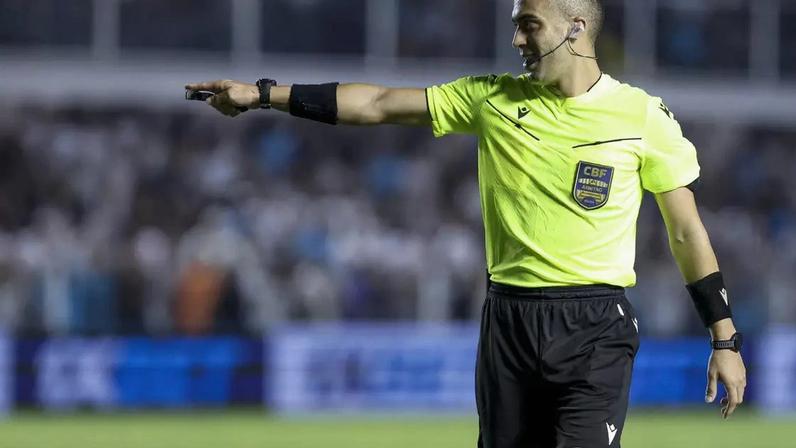 Davi de Oliveira Lacerda vai apitar duelo entre líder e vice do Brasileirão.