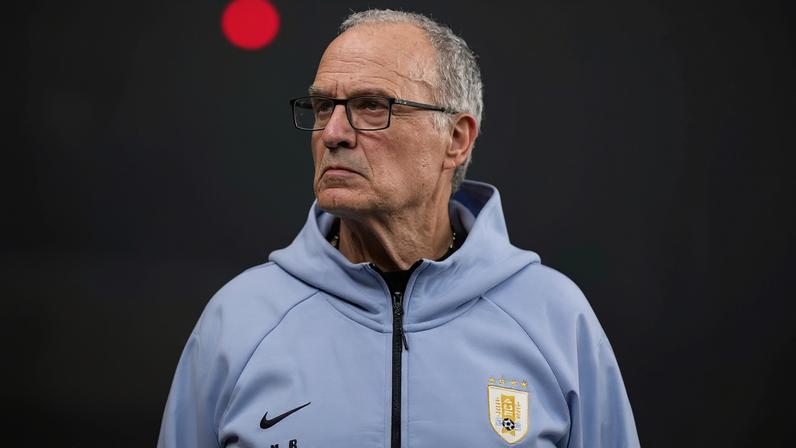 Marcelo Bielsa deixará a seleção uruguaia após a Copa do Mundo — Foto: Sebastian Frej/Getty Images